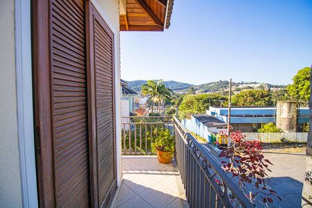 Casa à venda com 450m², 4 quartos e 4 vagas Casa à venda com 450m², 4 quartos e 4 vagasVaranda da Suite 2
