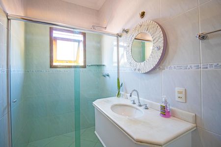 Casa à venda com 450m², 4 quartos e 4 vagas Casa à venda com 450m², 4 quartos e 4 vagasBanheiro da Suíte 2