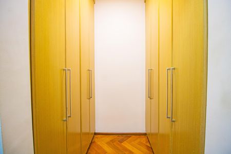 Casa à venda com 450m², 4 quartos e 4 vagas Casa à venda com 450m², 4 quartos e 4 vagasCloset do Quarto 2