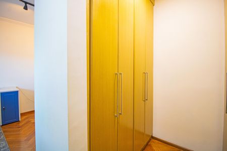 Casa à venda com 450m², 4 quartos e 4 vagas Casa à venda com 450m², 4 quartos e 4 vagasCloset do Quarto 2
