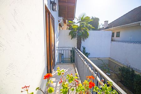 Casa à venda com 450m², 4 quartos e 4 vagas Casa à venda com 450m², 4 quartos e 4 vagasVaranda da Suíte 1