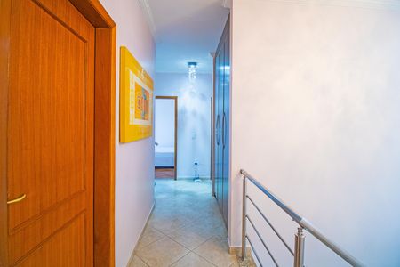 Casa à venda com 450m², 4 quartos e 4 vagas Casa à venda com 450m², 4 quartos e 4 vagasCorredor - Quartos