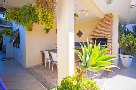 Casa à venda com 450m², 4 quartos e 4 vagas Casa à venda com 450m², 4 quartos e 4 vagasQuintal gourmet