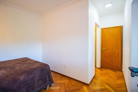 Casa à venda com 450m², 4 quartos e 4 vagas Casa à venda com 450m², 4 quartos e 4 vagasQuarto 2