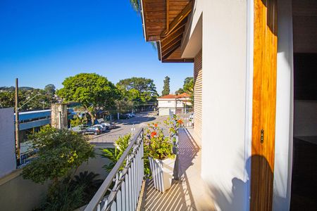 Casa à venda com 450m², 4 quartos e 4 vagas Casa à venda com 450m², 4 quartos e 4 vagasVaranda da Suíte 1