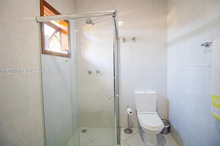Casa à venda com 450m², 4 quartos e 4 vagas Casa à venda com 450m², 4 quartos e 4 vagasBanheiro Social