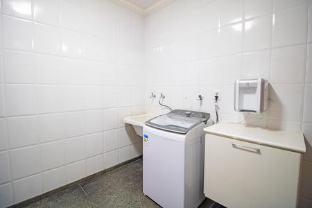 Casa à venda com 450m², 4 quartos e 4 vagas Casa à venda com 450m², 4 quartos e 4 vagasÁrea de Serviço