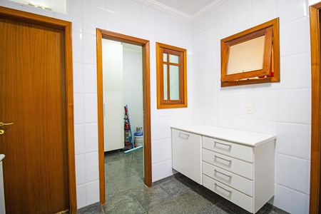 Casa à venda com 450m², 4 quartos e 4 vagas Casa à venda com 450m², 4 quartos e 4 vagasÁrea de Serviço