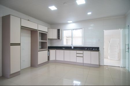 Casa para alugar com 110m², 2 quartos e 2 vagasCozinha