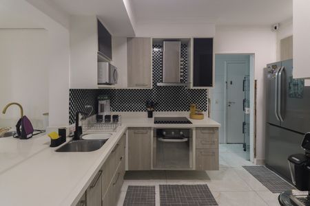 Apartamento para alugar com 116m², 3 quartos e 2 vagas Apartamento para alugar com 116m², 3 quartos e 2 vagasCozinha