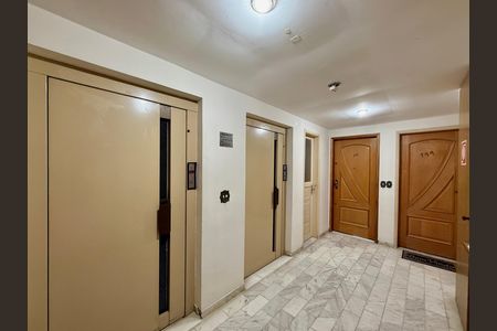 Apartamento à venda com 80m², 3 quartos e 1 vaga Apartamento à venda com 80m², 3 quartos e 1 vagaHall Apartamento