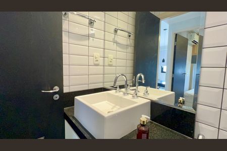 Apartamento à venda com 43m², 2 quartos e 1 vaga Apartamento à venda com 43m², 2 quartos e 1 vagaBanheiro