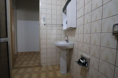 Casa à venda com 215m², 2 quartos e 1 vagaBanheiro de Baixo