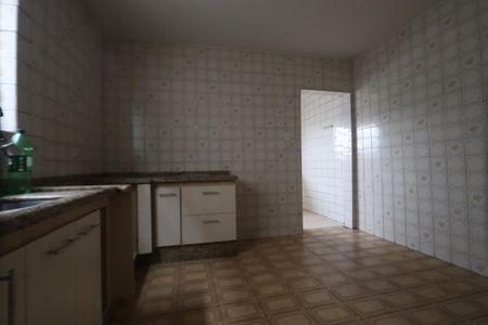 Casa à venda com 215m², 2 quartos e 1 vagaCozinha