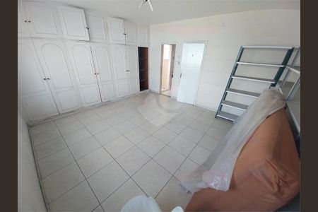 Casa à venda com 3 quartos, 597m² em Rocha, Rio de Janeiro