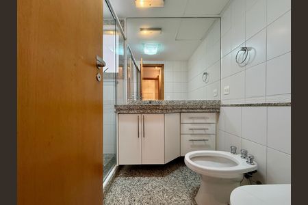 Apartamento à venda com 169m², 3 quartos e 3 vagas Apartamento à venda com 169m², 3 quartos e 3 vagasBanheiro Suíte 1