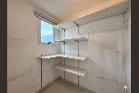 Apartamento à venda com 169m², 3 quartos e 3 vagas Apartamento à venda com 169m², 3 quartos e 3 vagasQuarto de Serviço