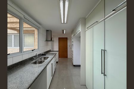Apartamento à venda com 169m², 3 quartos e 3 vagas Apartamento à venda com 169m², 3 quartos e 3 vagasCozinha