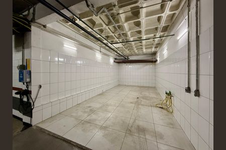 Apartamento à venda com 169m², 3 quartos e 3 vagas Apartamento à venda com 169m², 3 quartos e 3 vagasEspaço de Lavagem de carro