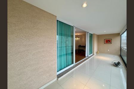 Apartamento à venda com 169m², 3 quartos e 3 vagas Apartamento à venda com 169m², 3 quartos e 3 vagasVaranda