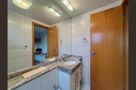 Apartamento à venda com 169m², 3 quartos e 3 vagas Apartamento à venda com 169m², 3 quartos e 3 vagasBanheiro Suíte 3