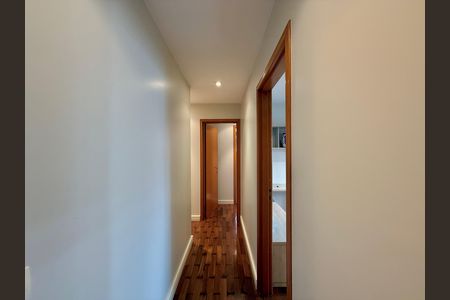 Apartamento à venda com 169m², 3 quartos e 3 vagas Apartamento à venda com 169m², 3 quartos e 3 vagasCorredor Suítes