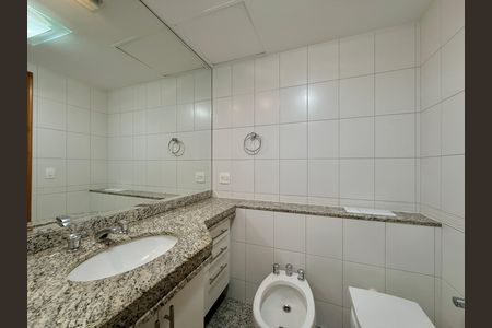 Apartamento à venda com 169m², 3 quartos e 3 vagas Apartamento à venda com 169m², 3 quartos e 3 vagasBanheiro Suíte 1