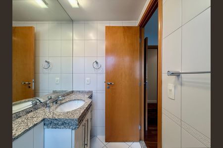 Apartamento à venda com 169m², 3 quartos e 3 vagas Apartamento à venda com 169m², 3 quartos e 3 vagasBanheiro Suíte 3