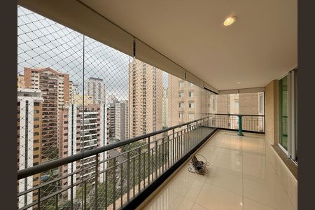 Apartamento à venda com 169m², 3 quartos e 3 vagas Apartamento à venda com 169m², 3 quartos e 3 vagasVaranda