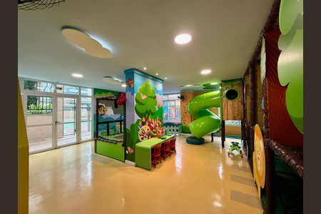 Apartamento à venda com 169m², 3 quartos e 3 vagas Apartamento à venda com 169m², 3 quartos e 3 vagasBrinquedoteca