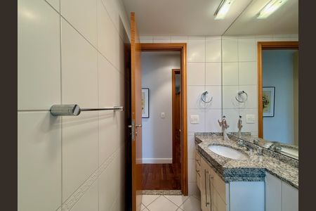 Apartamento à venda com 169m², 3 quartos e 3 vagas Apartamento à venda com 169m², 3 quartos e 3 vagasBanheiro Suíte 2