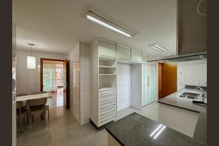 Apartamento à venda com 169m², 3 quartos e 3 vagas Apartamento à venda com 169m², 3 quartos e 3 vagasCozinha