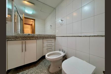 Apartamento à venda com 169m², 3 quartos e 3 vagas Apartamento à venda com 169m², 3 quartos e 3 vagasBanheiro Suíte 1