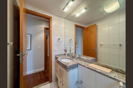 Apartamento à venda com 169m², 3 quartos e 3 vagas Apartamento à venda com 169m², 3 quartos e 3 vagasBanheiro Suíte 2