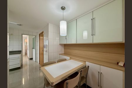 Apartamento à venda com 169m², 3 quartos e 3 vagas Apartamento à venda com 169m², 3 quartos e 3 vagasCozinha