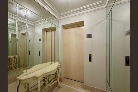 Apartamento à venda com 169m², 3 quartos e 3 vagas Apartamento à venda com 169m², 3 quartos e 3 vagasHall Social Bloco