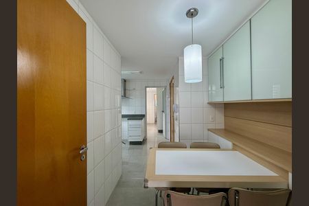Apartamento à venda com 169m², 3 quartos e 3 vagas Apartamento à venda com 169m², 3 quartos e 3 vagasCozinha