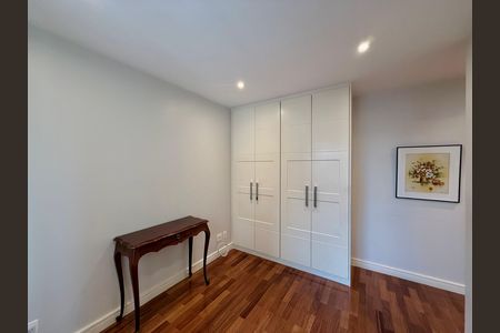 Apartamento à venda com 169m², 3 quartos e 3 vagas Apartamento à venda com 169m², 3 quartos e 3 vagasSuíte 2