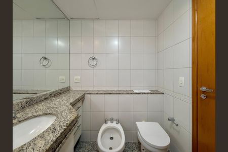 Apartamento à venda com 169m², 3 quartos e 3 vagas Apartamento à venda com 169m², 3 quartos e 3 vagasBanheiro Suíte 1