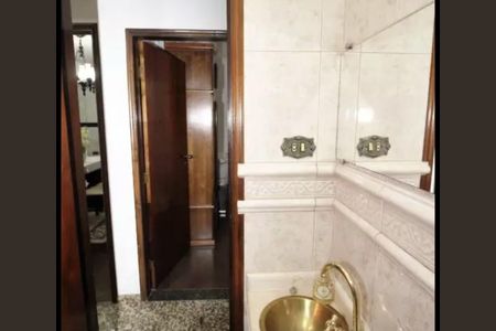 Casa à venda com 186m², 3 quartos e 4 vagasBanheiro social