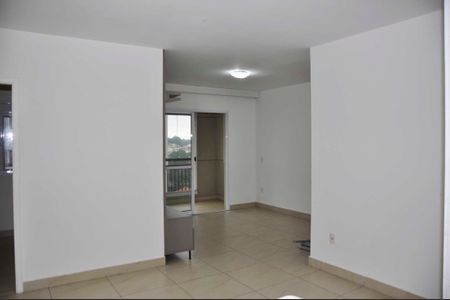 Apartamento para alugar com 95m², 3 quartos e 2 vagas Apartamento para alugar com 95m², 3 quartos e 2 vagasDetalhe - Sala de Jantar