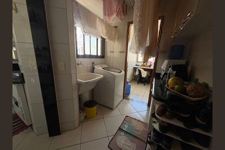 Apartamento à venda com 131m², 3 quartos e 3 vagas Apartamento à venda com 131m², 3 quartos e 3 vagasLavanderia