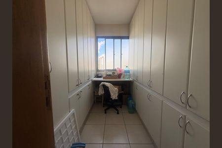 Apartamento à venda com 131m², 3 quartos e 3 vagas Apartamento à venda com 131m², 3 quartos e 3 vagasDispensa