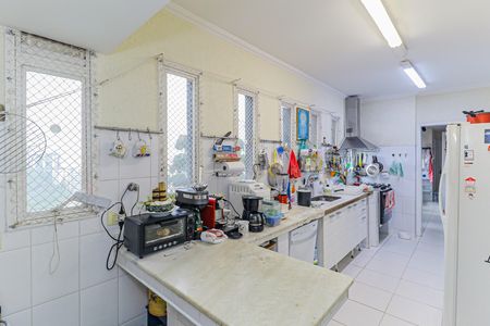 Cozinha de apartamento à venda com 4 quartos, 185m² em Vila Suzana, São Paulo