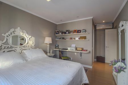 Apartamento à venda com 125m², 2 quartos e 2 vagas Apartamento à venda com 125m², 2 quartos e 2 vagasSuite