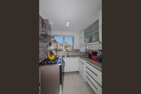 Apartamento à venda com 125m², 2 quartos e 2 vagas Apartamento à venda com 125m², 2 quartos e 2 vagasCozinha