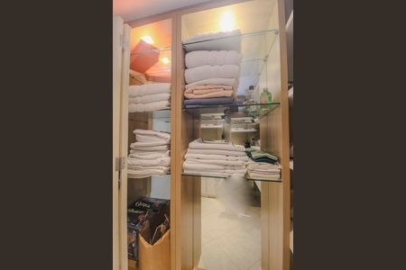 Apartamento à venda com 125m², 2 quartos e 2 vagas Apartamento à venda com 125m², 2 quartos e 2 vagasescritorio
