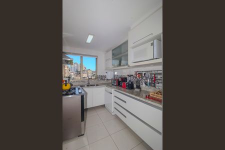 Apartamento à venda com 125m², 2 quartos e 2 vagas Apartamento à venda com 125m², 2 quartos e 2 vagasCozinha