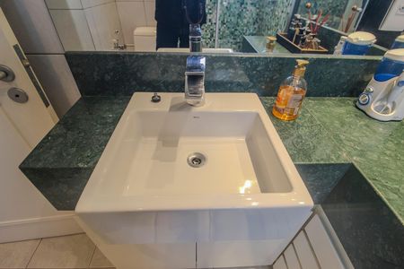 Apartamento à venda com 125m², 2 quartos e 2 vagas Apartamento à venda com 125m², 2 quartos e 2 vagasBanheiro da Suíte