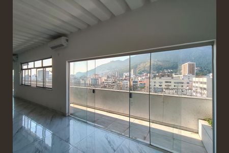 Apartamento para alugar com 128m², 4 quartos e 2 vagas Apartamento para alugar com 128m², 4 quartos e 2 vagasÁrea comum - Salão de festas 2